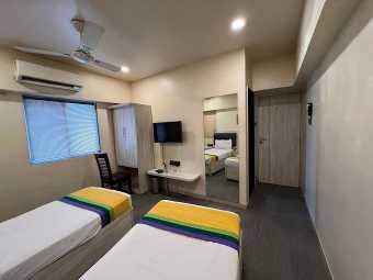 Fully furnished PG room in Santacruz East near BKC